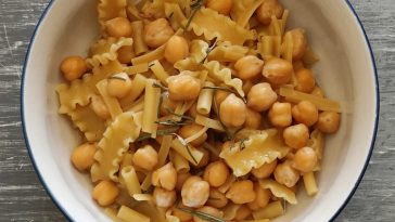 Pasta e ceci alla romana